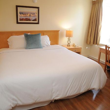 Smugglers Cove Inn Lunenburg Extérieur photo