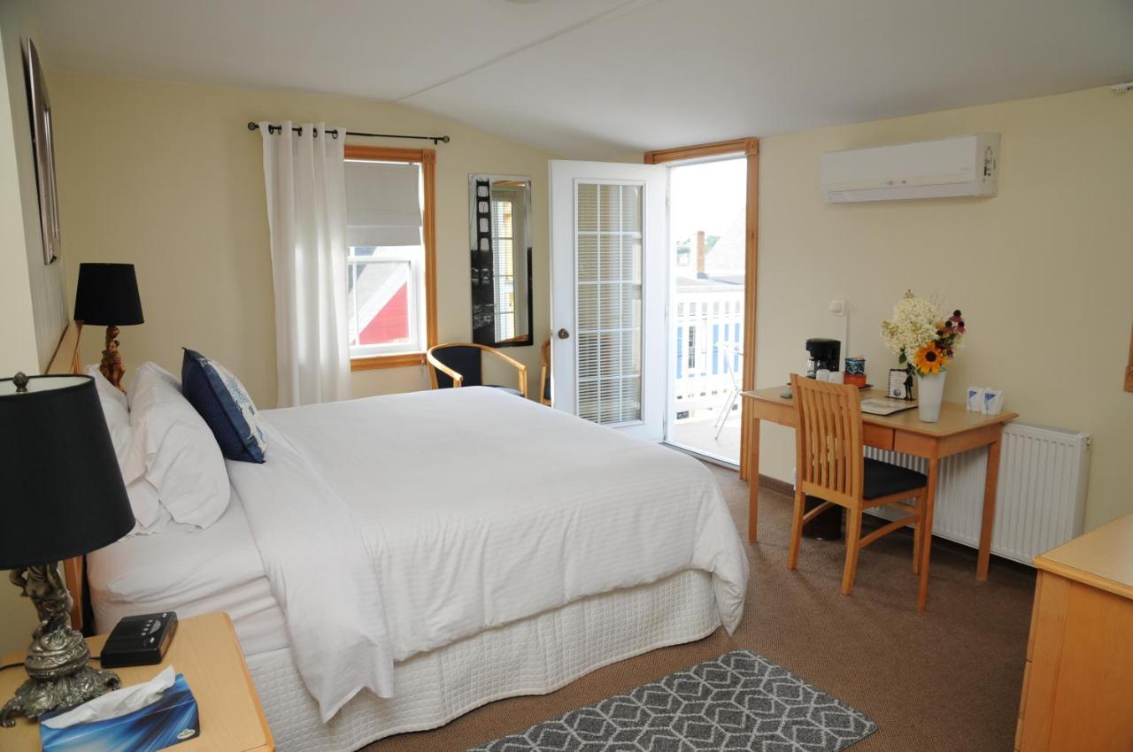 Smugglers Cove Inn Lunenburg Extérieur photo