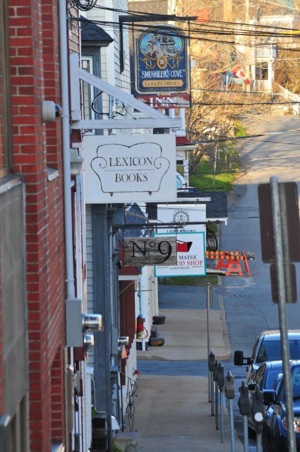 Smugglers Cove Inn Lunenburg Extérieur photo
