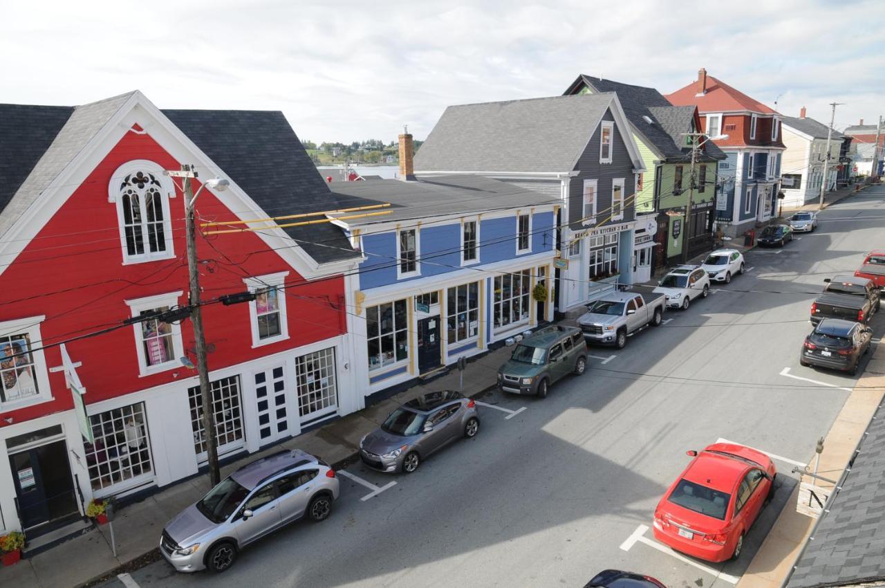 Smugglers Cove Inn Lunenburg Extérieur photo