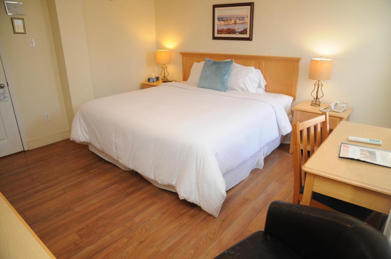 Smugglers Cove Inn Lunenburg Extérieur photo
