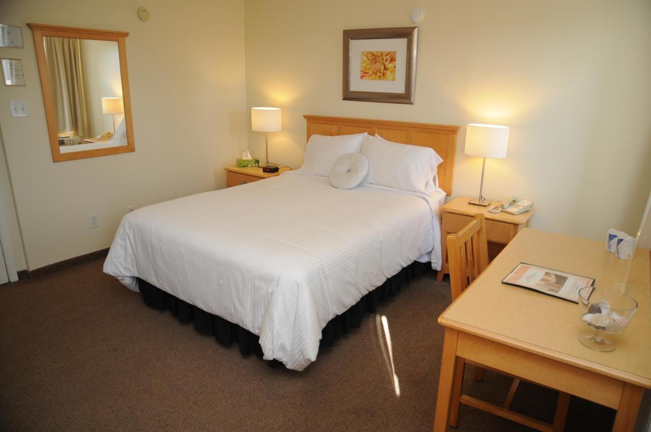 Smugglers Cove Inn Lunenburg Extérieur photo