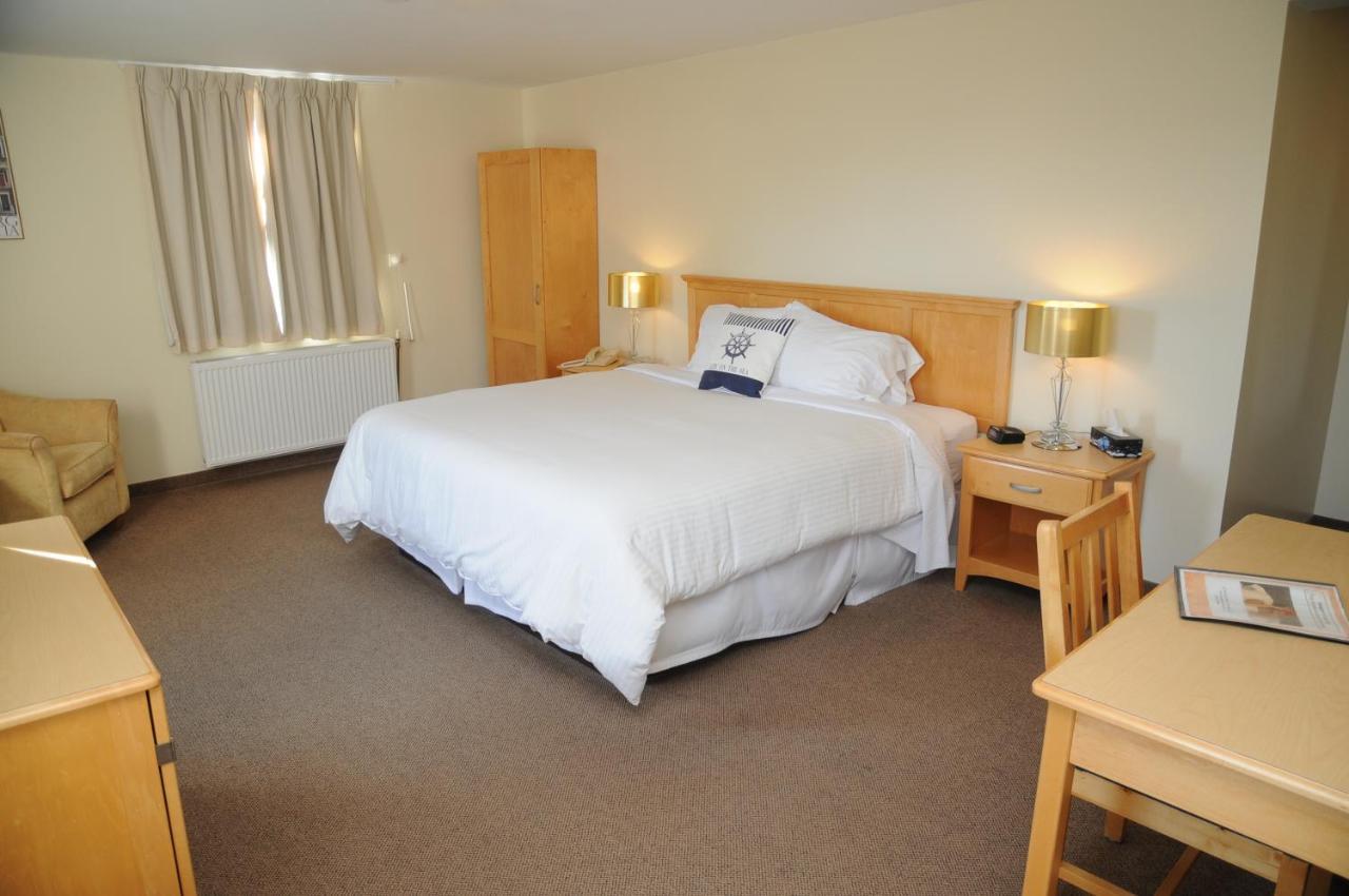 Smugglers Cove Inn Lunenburg Extérieur photo