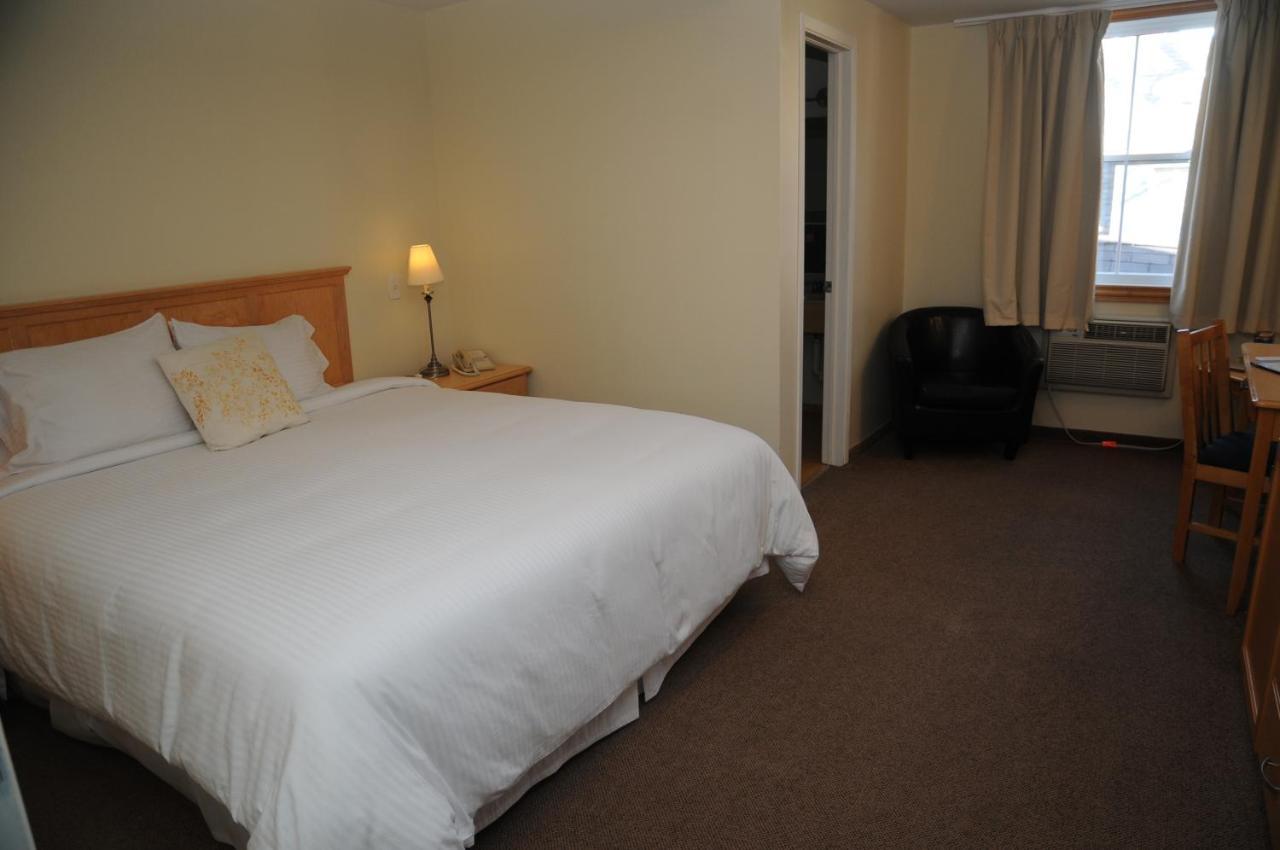 Smugglers Cove Inn Lunenburg Extérieur photo