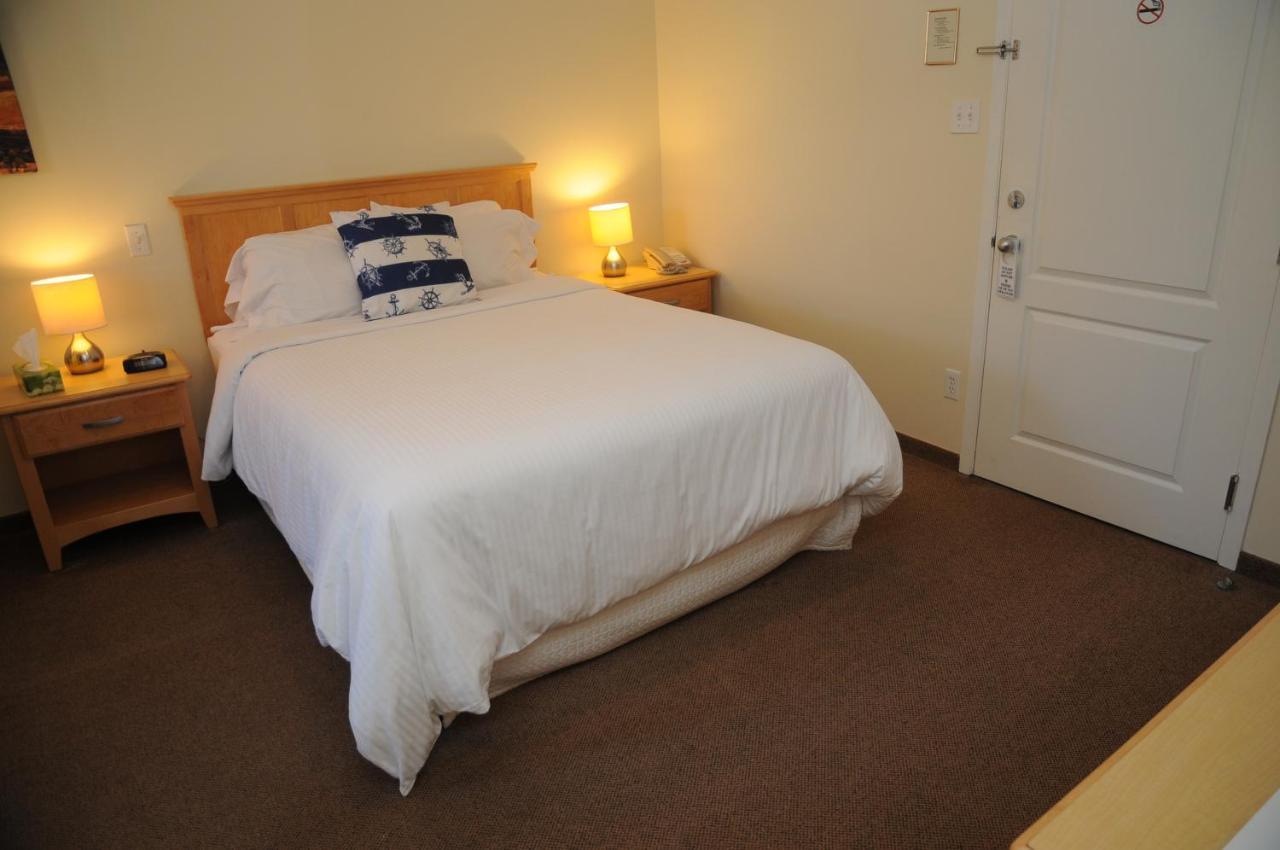 Smugglers Cove Inn Lunenburg Extérieur photo
