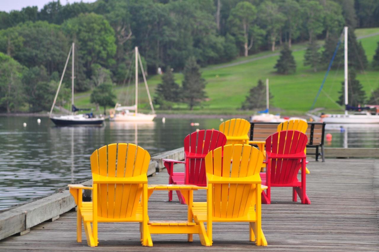 Smugglers Cove Inn Lunenburg Extérieur photo