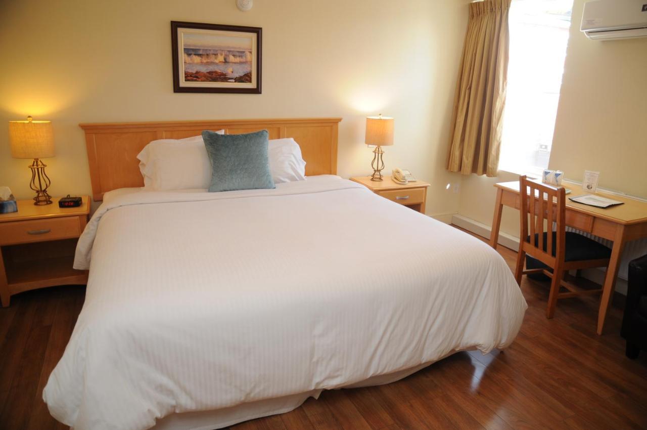 Smugglers Cove Inn Lunenburg Extérieur photo