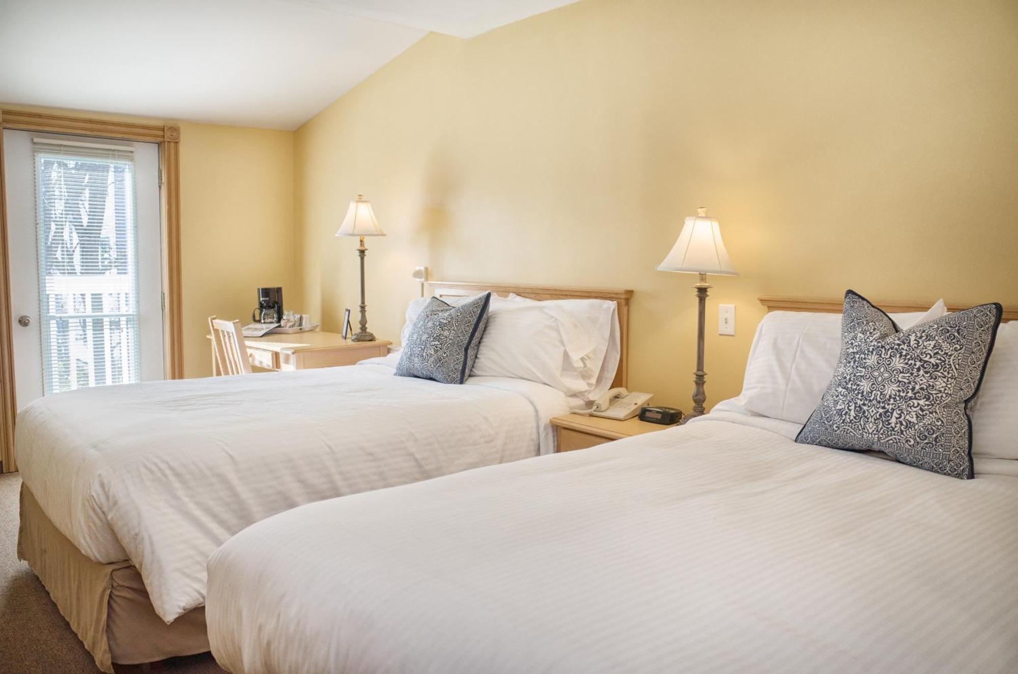 Smugglers Cove Inn Lunenburg Extérieur photo