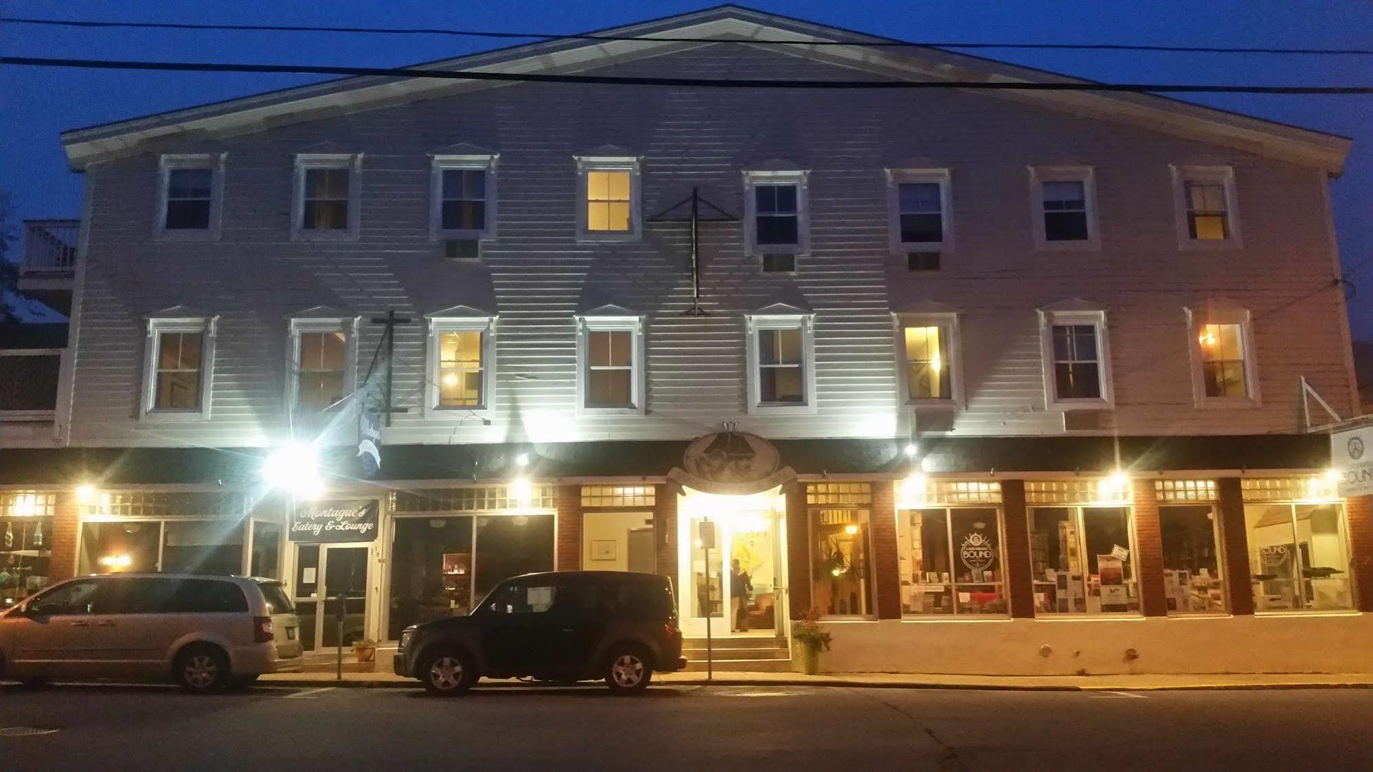 Smugglers Cove Inn Lunenburg Extérieur photo