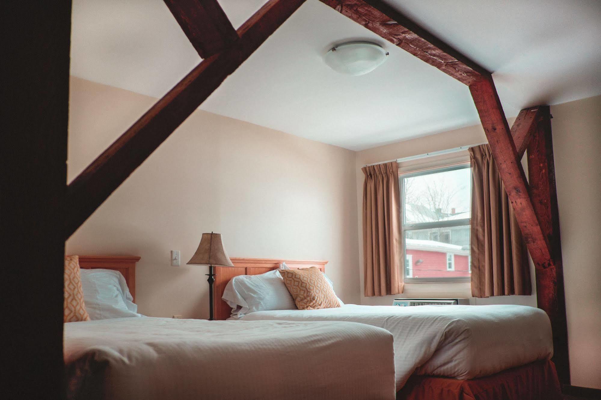 Smugglers Cove Inn Lunenburg Extérieur photo