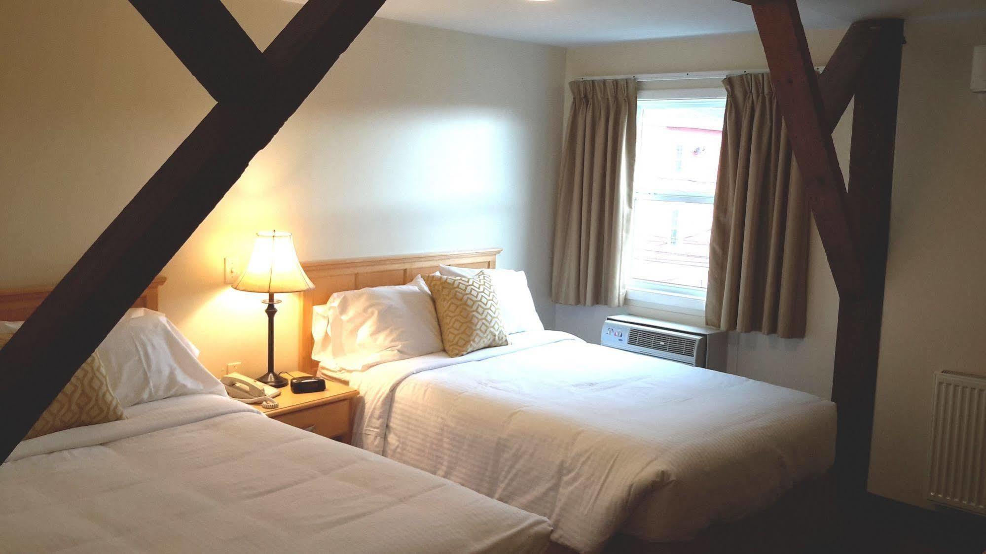 Smugglers Cove Inn Lunenburg Extérieur photo