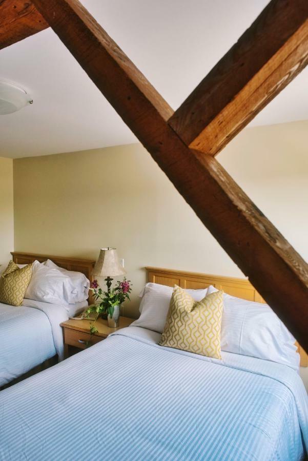 Smugglers Cove Inn Lunenburg Extérieur photo